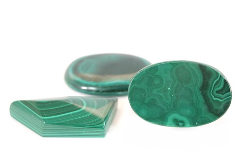 Drei grüne malachit cabochons - grüne,